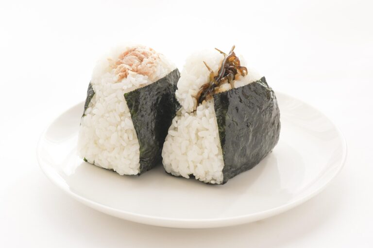 「お魚ばっかり」「自分でにぎりたい」——子どもの“食べたい”に寄り添ったおにぎりの工夫
