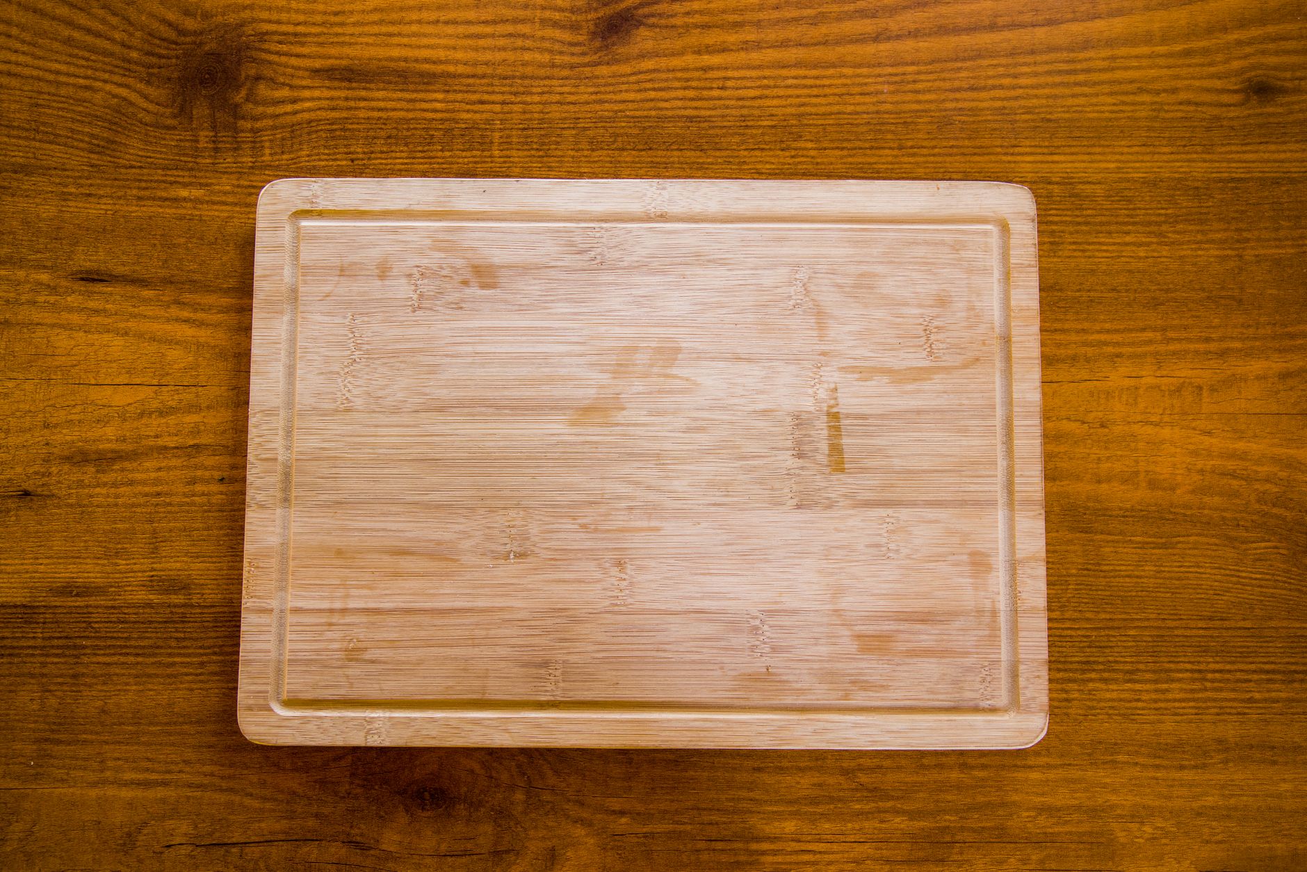 育児中の作り置きを連想させる温かいキッチンの風景